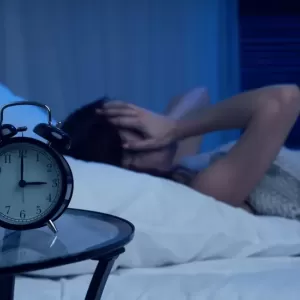 女性が不眠症になる原因を解説！年代別の原因や対策も紹介のサムネイル